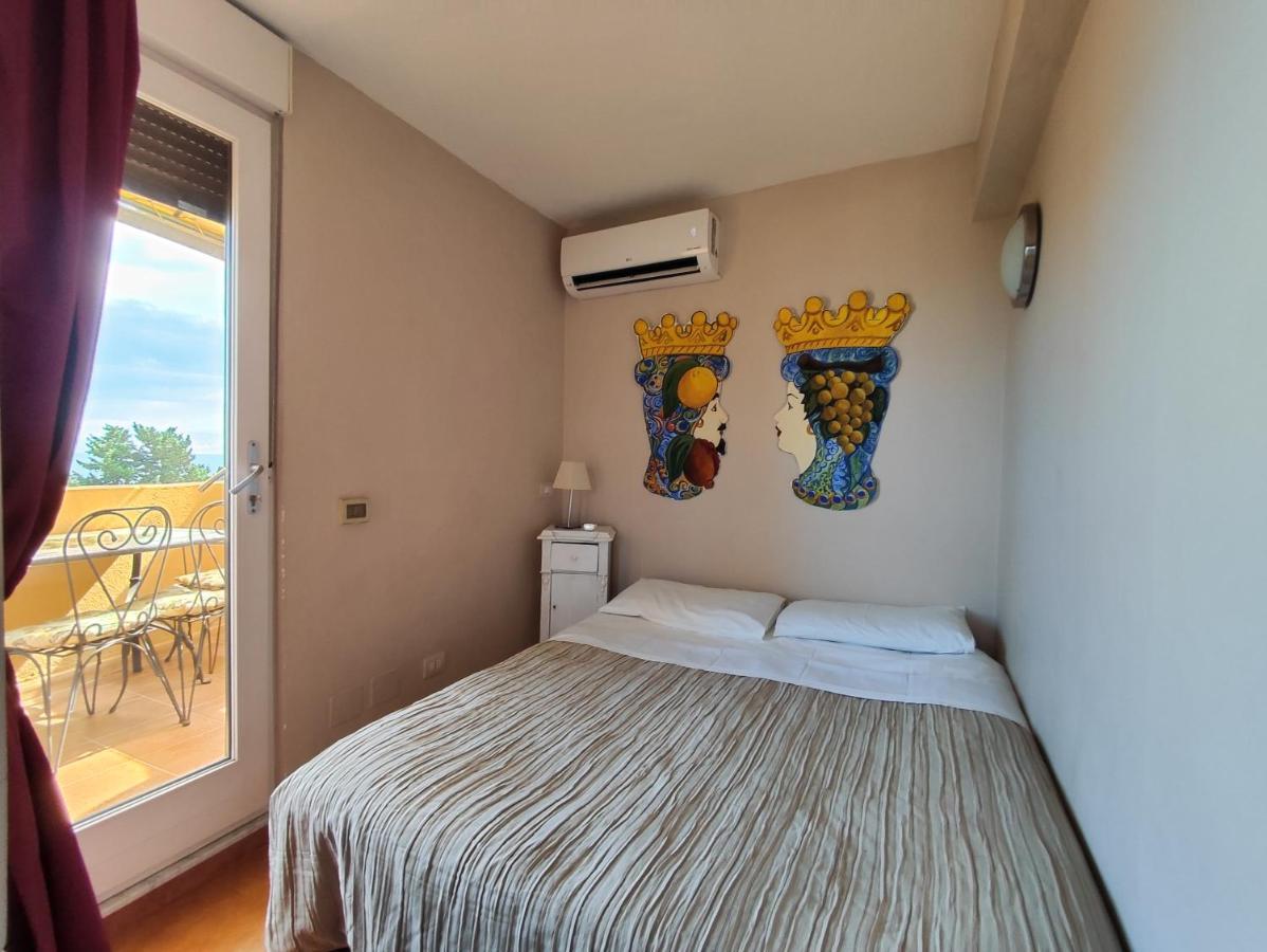 Villa Torre dei Pirati Letojanni Esterno foto