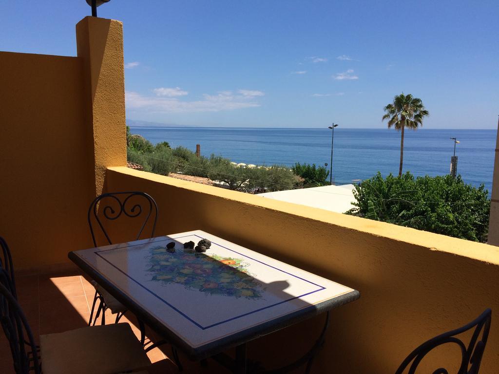 Villa Torre dei Pirati Letojanni Esterno foto